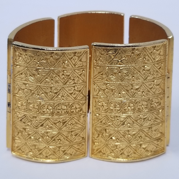 Vintag Super Rare Statement XL Gilt Alhambra Etruscan Pyramid Wide Cuff Bracelet - Picture 10 of 16